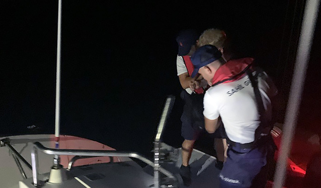 Marmaris'te ticari yatta yaralanan vatandaşa tıbbi tahliye