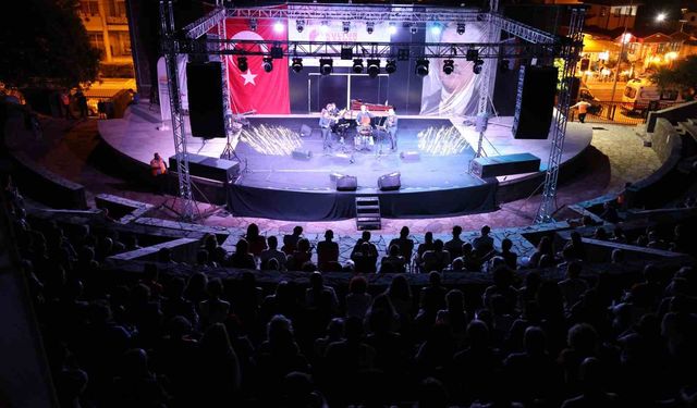Marmaris Sahili'nde müzik ve dans rüzgarı esecek