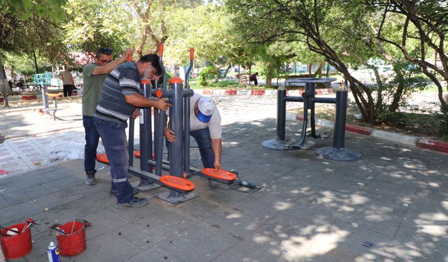 Turgutlu Belediyesi çocuklara yeni oyun alanları oluşturuyor