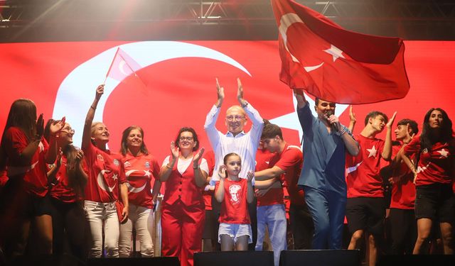 Turgutlu’da 30 Ağustos coşkusu: On binler tek yürek oldu