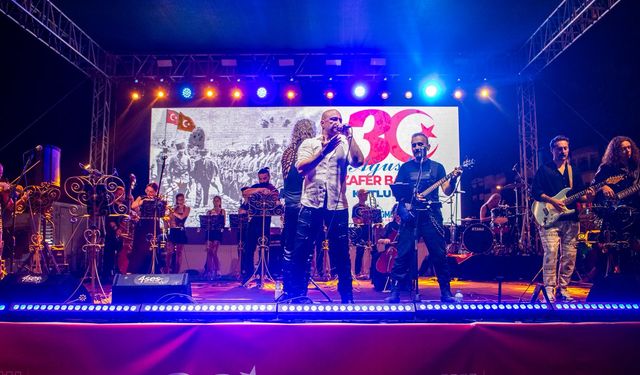 ‘Musa Göçmen ve Senforock’ orkestrası konseri ile zirve yaptı
