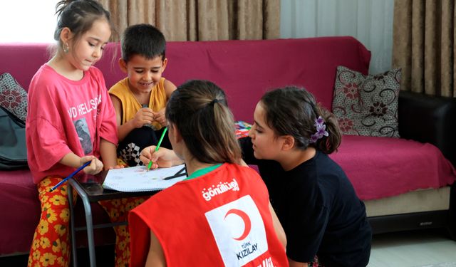 Kızılay'dan deprem bölgesine yardım