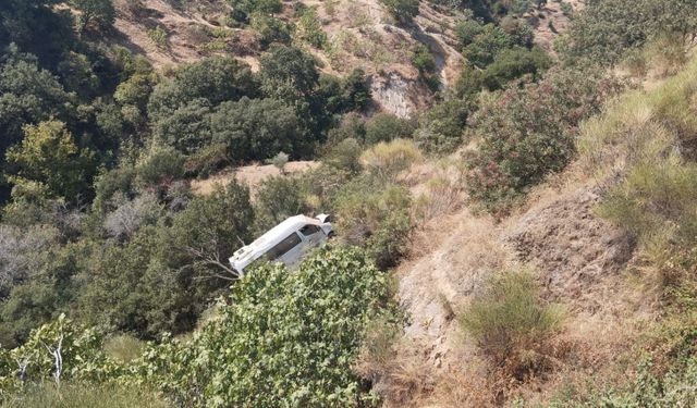 Aydın'da öğrenci servisi uçuruma yuvarlandı