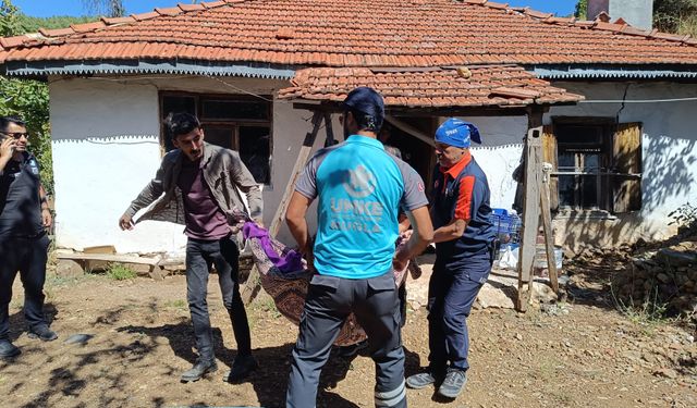 AFAD ve UMKE ekipleri yaşlı vatandaşları tahliye etti