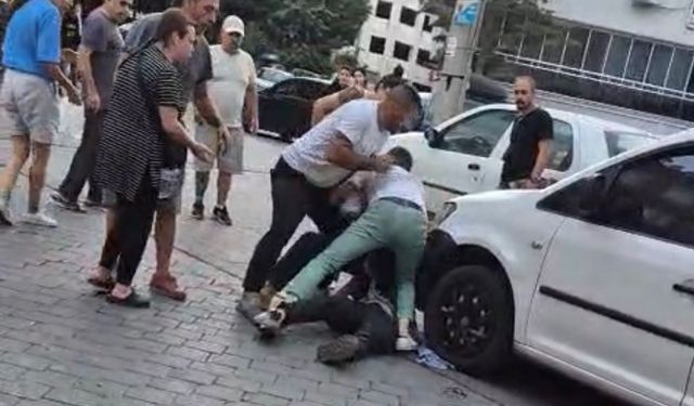 Denizli’de sokak ortasında bıçaklı kavga: 3 yaralı