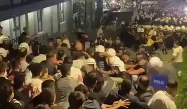 CHP lideri Özel: İl binasını ablukaya almak tecavüzdür