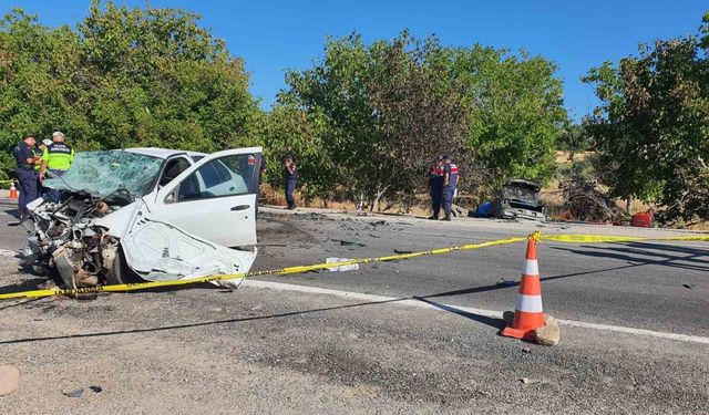 Demirci’de feci kaza: 3 ölü, 2 yaralı