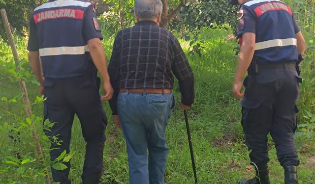 Kayıp yaşlı adam ormanda bulundu