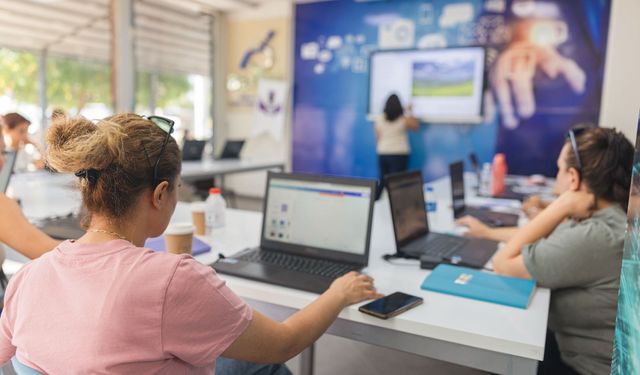 Balçova Belediyesi’nden kadınlara dijital destek