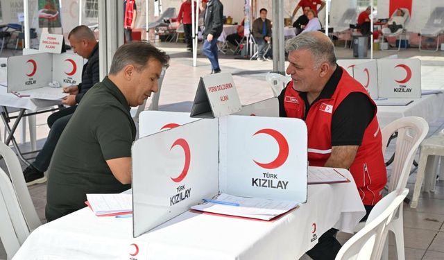 Manisa’da Büyükşehir ve Kızılay’dan kan bağışı kampanyası