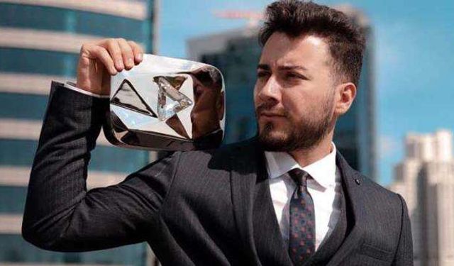 Enes Batur 16 milyonluk kanalına veda etti