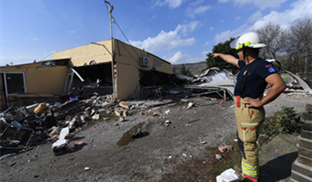 Bayraklı'da bir iş yerinde patlama meydana geldi