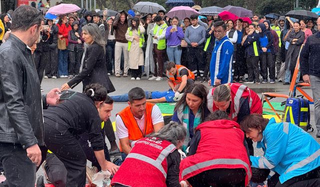 İzmir Büyükşehir Belediyesi'nden afete hazırlık tatbikatı