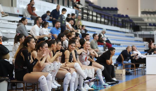 Turgutlu Belediyespor filedeki başarısını koruyor: 3-0