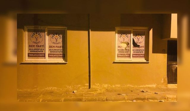 DEM Parti binasına taşlı saldırı