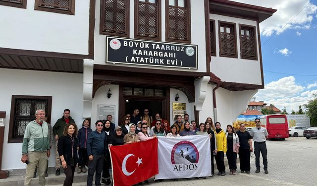 AFDOS üyeleri Şuhut’ta doğayla iç içe yürüdü