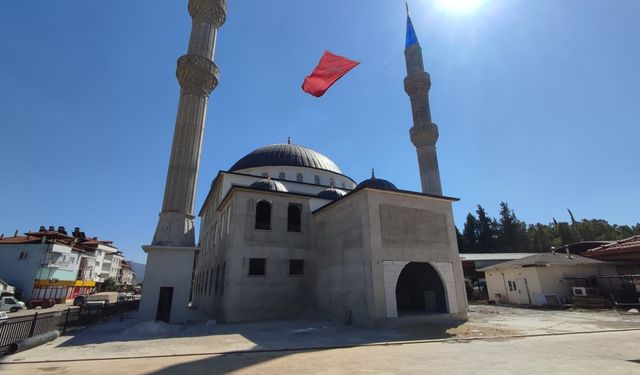 Beyağaç’ta osmanlı esintili yeni çarşı camii yükseliyor