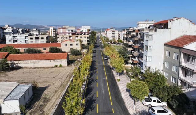 Dutlulu ,Kırkağaç’ta sıcak asfalt çalışmalarını inceledi