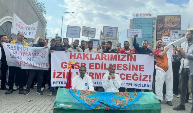 İzmir’de işçilerden tabutlu eylem!