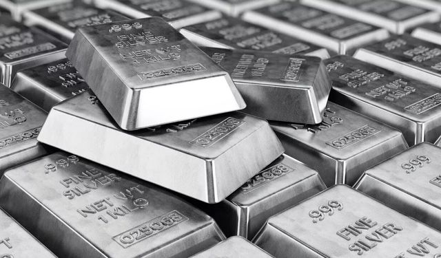 Gümüşte rekor düşüş: Bir günde %10 kayıp