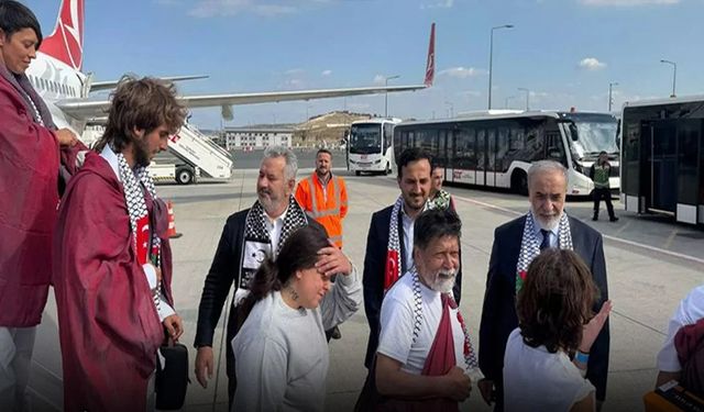 İsrail’in alıkoyduğu Türkler yurda döndü!