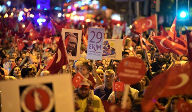 Bornova'dan Cumhuriyet Bayramı'nda coşkulu kutlama