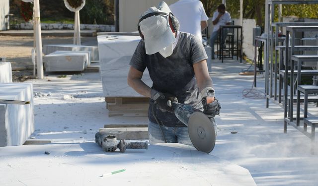 Neopoli̇s’te mermer bloklara ‘adalet’ teması