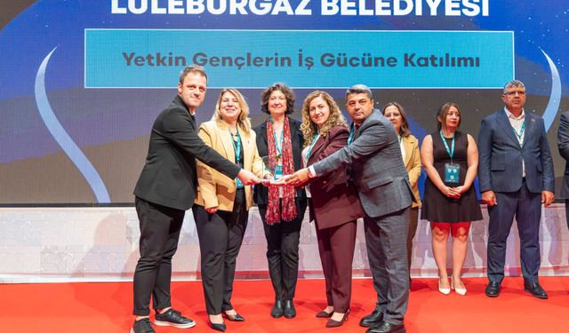 Lüleburgaz Belediyesi ödülünü aldı