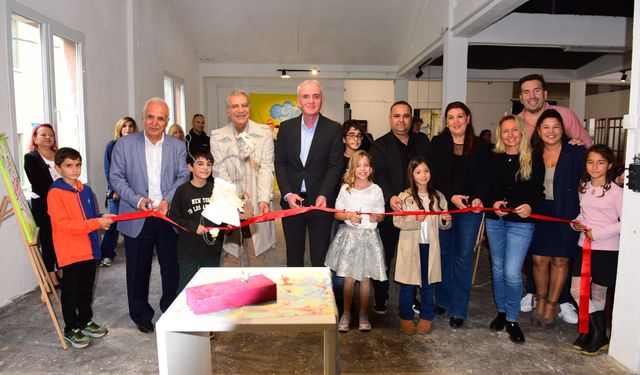 9 yaşındaki genç sanatçının sergisi yoğun ilgi gördü!