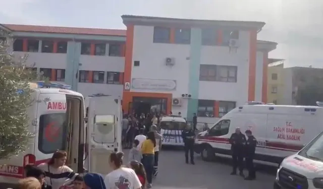 İzmir’de sınıfın içinde yangın tüpü sıktılar