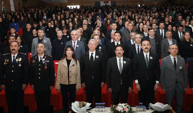 Mudanya tek yürek Atatürk'ü andı