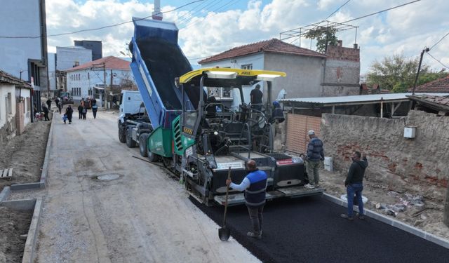 Ahmetli Cami Caddesi’nde asfalt çalışmaları başladı
