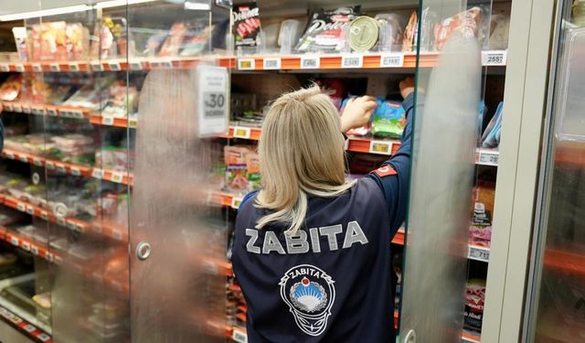 Çeşme Belediyesi ekiplerinden market ve kantinlere denetim