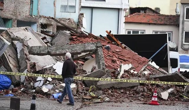 Deprem hasarı Sındırgı’da netleşti