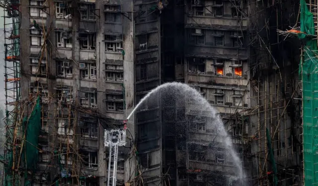 Hong Kong’da gökdelen faciası