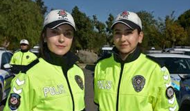 İzmir’in kadın trafik polisleri gece gündüz sahada