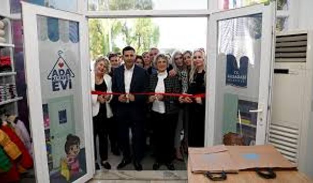 Kuşadası’nda çocukların yüzü ‘Ada Kıyafet Evi̇’ i̇le gülecek