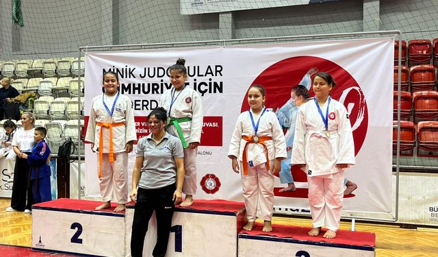 Konak'ın judo takımı madalyalarla döndü