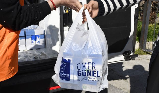 Kuşadası'nda çocuklar için periyodik süt dağıtımı devam ediyor