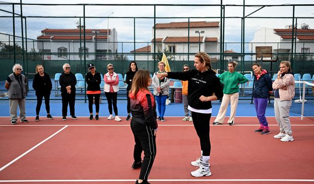 Kuşadası’nda kadınlara ‘yakın savunma teknikleri’ eğitimi