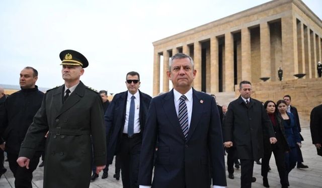 CHP Genel Başkanı Özel’den Anıtkabir’de birlik çağrısı