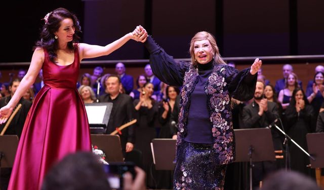 Bedia Akartürk'ten yeni yıl sürprizi