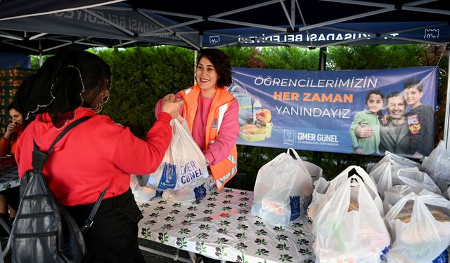 Kuşadası’nda öğrencilere büyük destek