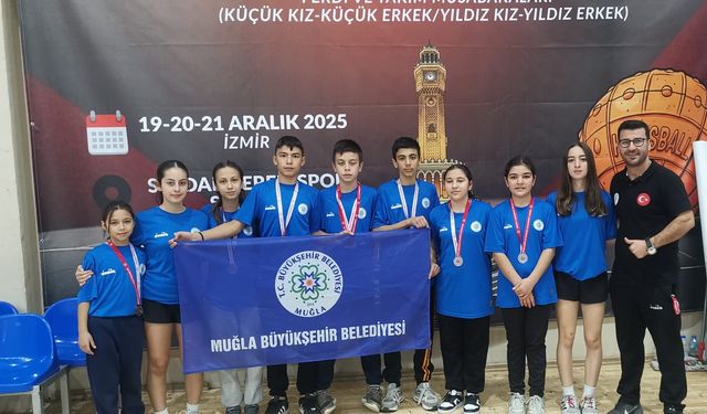 Büyükşehir sporcularından Hemsball’da 4 gümüş madalya