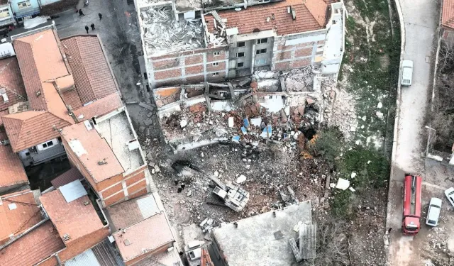 Sındırgı'da tehlikeli yapılar kaldırılıyor