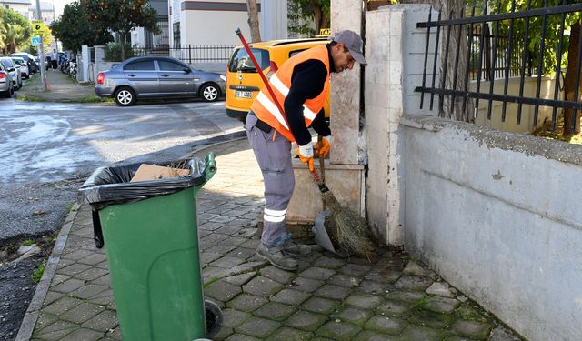 Kuşadası Belediyesi'nden Kadınlar Denizi Mahallesi'nde detaylı temizlik çalışması