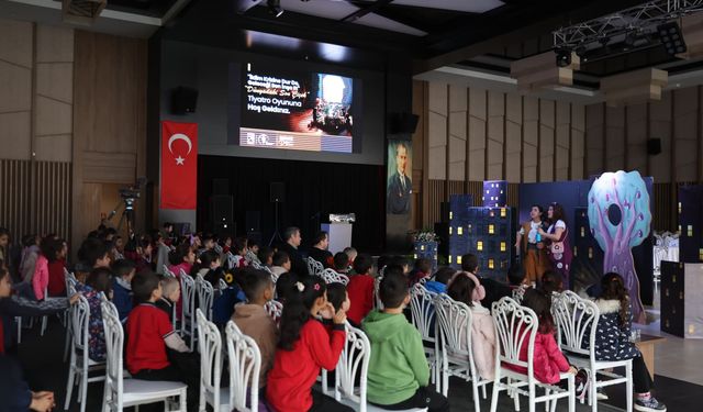 Eğlenceli ve öğretici çocuk tiyatrosu,miniklerden büyük beğeni topladı