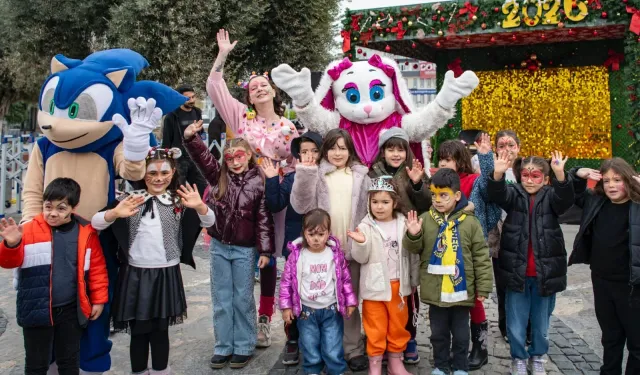 Kuşadası’nda yılbaşı şöleni başladı