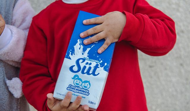 Kuşadası Beledi̇yesi̇ dağıtıyor mi̇ni̇kler sağlıkla büyüyor