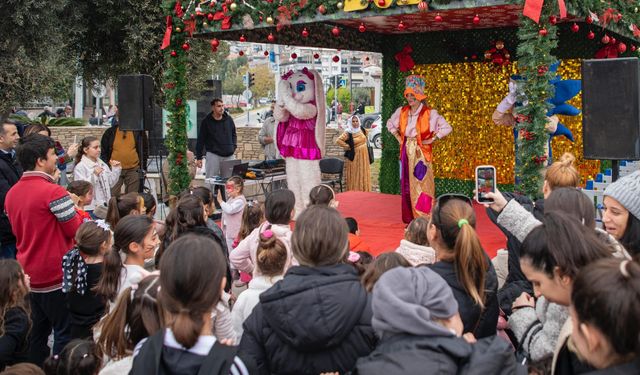 Kuşadası’nda yeni yıl eğlenceleri başladı